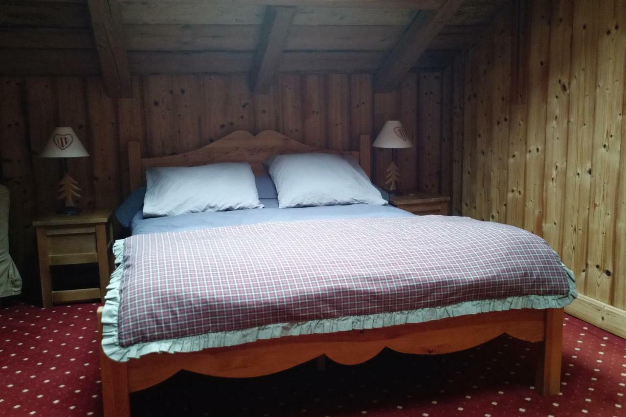 Chambre d'Hôtes La ferme d'en bas Samoëns Extérieur photo